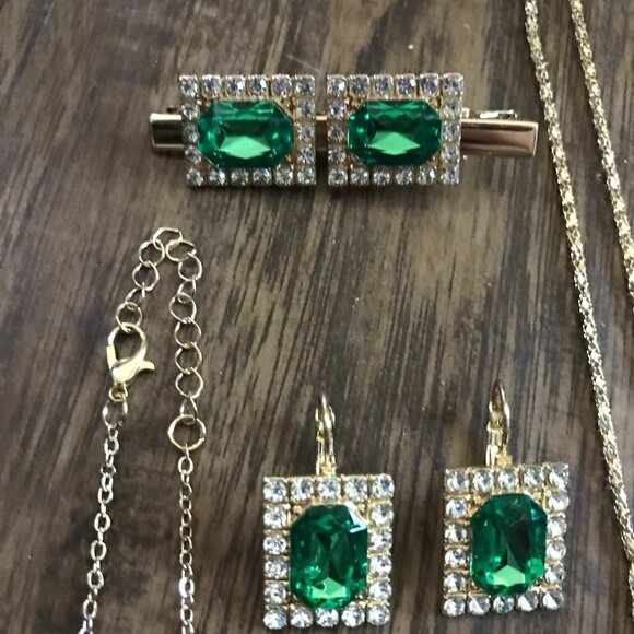 Beautiful Green Jewelry Fashion Set - Picture 3 of 4